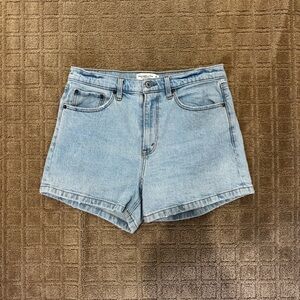 Abercrombie & Fitch The 4” Mom Short High Rise